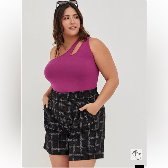 Torrid Flat Bermuda Shorts Crepe Ink Dot Plaid Black, size 16 - Picture 1 of 7